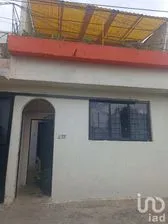NEX-184523 - Casa en Venta, con 3 recamaras, con 3 baños, con 240 m2 de construcción.