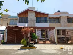 NEX-202872 - Casa en Venta, con 6 recamaras, con 4 baños, con 292 m2 de construcción en Prados de Coyoacán, CP 04810, Ciudad de México.