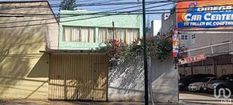 NEX-237929 - Casa en Venta, con 6 recamaras, con 2 baños, con 323 m2 de construcción.