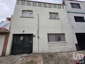 NEX-252690 - Casa en Venta, con 4 recamaras, con 4 baños, con 286 m2 de construcción.