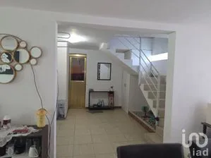 NEX-256635 - Casa en Venta, con 4 recamaras, con 3 baños, con 260 m2 de construcción.