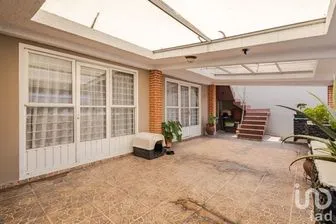 NEX-257117 - Casa en Venta, con 6 recamaras, con 4 baños, con 324 m2 de construcción.
