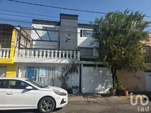NEX-262892 - Departamento en Renta, con 2 recamaras, con 1 baño, con 75 m2 de construcción.