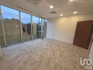 NEX-306830 - Oficina en Renta, con 2 recamaras, con 1 baño, con 100 m2 de construcción.