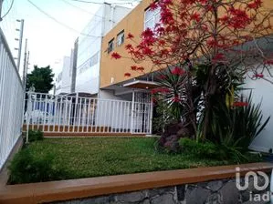 NEX-293505 - Casa en Venta, con 6 recamaras, con 3 baños, con 288 m2 de construcción en Ladrón de Guevara, CP 44600, Jalisco.