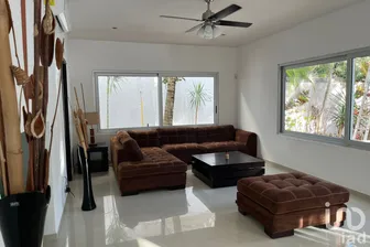 NEX-194777 - Casa en Renta, con 4 recamaras, con 4 baños, con 420 m2 de construcción en Alfredo V Bonfil, CP 77560, Quintana Roo.