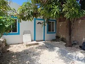 NEX-151040 - Casa en Venta, con 2 recamaras, con 1 baño, con 50 m2 de construcción en Supermanzana 237, CP 77527, Quintana Roo.