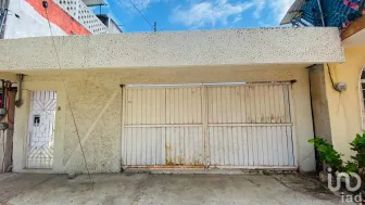 NEX-164204 - Casa en Venta, con 3 recamaras, con 2 baños, con 120 m2 de construcción.