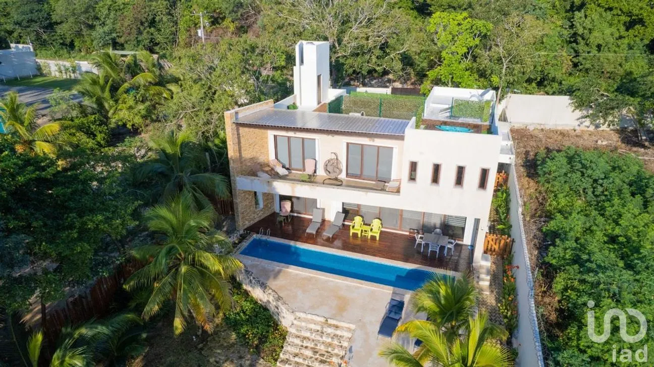 Casa en Venta en Oxtankah, Othón P. Blanco, Quintana Roo | NEX-297148 | iad México | Foto 1 de 16