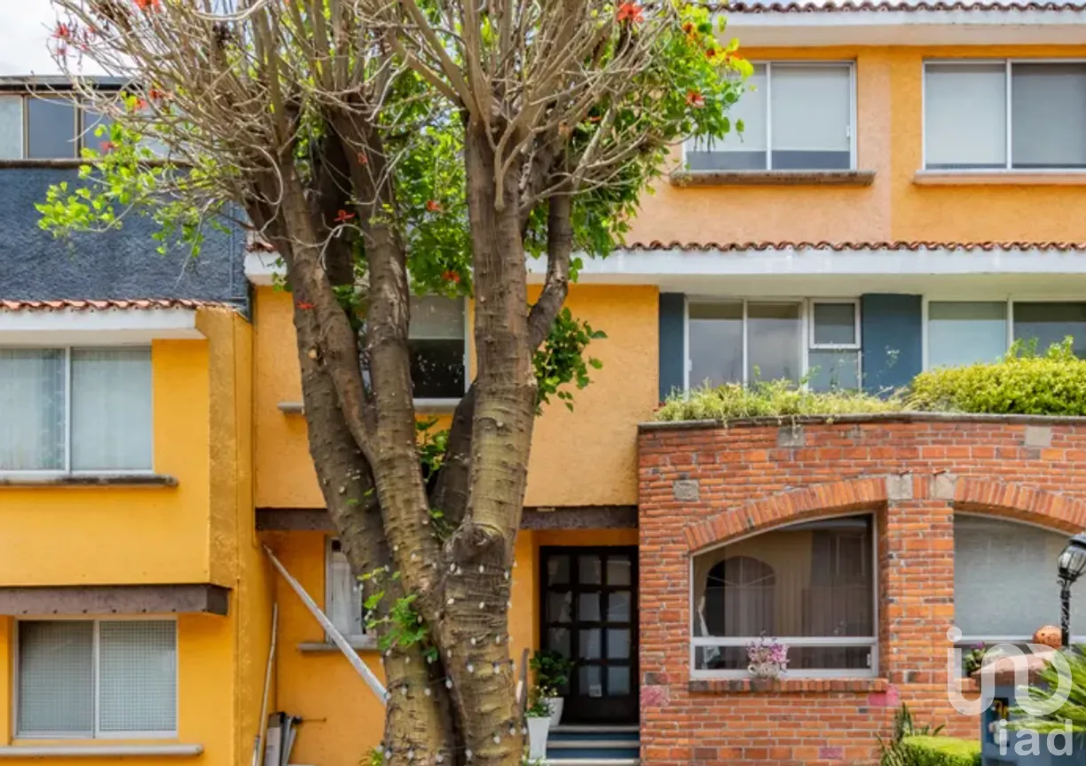 Casa en Venta en Miguel Hidalgo 2A Sección, Tlalpan, Ciudad de México | NEX-257109 | iad México | Foto 2 de 12
