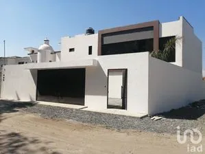 NEX-149509 - Casa en Renta, con 3 recamaras, con 3 baños, con 230 m2 de construcción en Lomas del Manantial, CP 62790, Morelos.