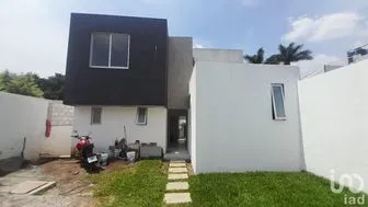NEX-183650 - Casa en Venta, con 4 recamaras, con 5 baños, con 230 m2 de construcción.