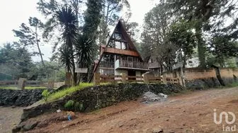 NEX-187022 - Casa en Venta, con 5 recamaras, con 4 baños, con 240 m2 de construcción.