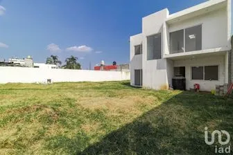 NEX-205461 - Casa en Venta, con 4 recamaras, con 3 baños, con 280 m2 de construcción.