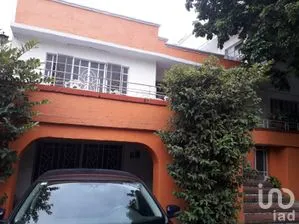 NEX-245602 - Casa en Venta, con 5 recamaras, con 4 baños, con 512 m2 de construcción.