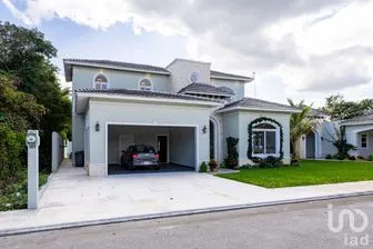 NEX-256186 - Casa en Venta, con 5 recamaras, con 3 baños, con 386 m2 de construcción.