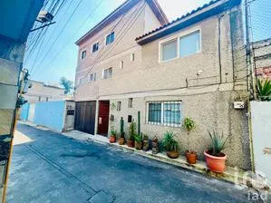 NEX-263271 - Casa en Venta, con 3 recamaras, con 3 baños, con 257 m2 de construcción.