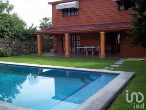 NEX-13788 - Casa en Renta, con 4 recamaras, con 2 baños, con 260 m2 de construcción en Burgos, CP 62584, Morelos.