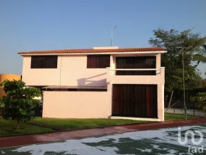 NEX-16758 - Casa en Renta, con 3 recamaras, con 2 baños, con 181 m2 de construcción en Las Ánimas, CP 62583, Morelos.