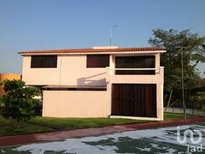 NEX-16758 - Casa en Renta, con 3 recamaras, con 2 baños, con 181 m2 de construcción en Las Ánimas, CP 62583, Morelos.