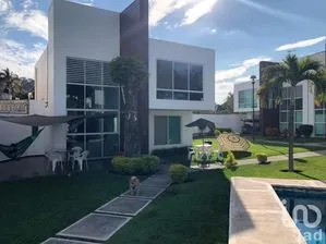 NEX-46224 - Casa en Venta, con 4 recamaras, con 4 baños, con 290 m2 de construcción en Centro, CP 62730, Morelos.