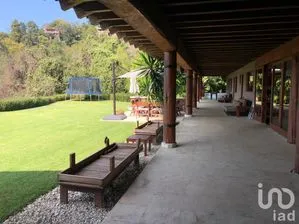 NEX-234948 - Casa en Venta, con 5 recamaras, con 5 baños, con 520 m2 de construcción.