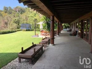 NEX-234948 - Casa en Venta, con 5 recamaras, con 5 baños, con 520 m2 de construcción.