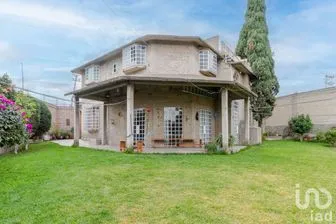 NEX-237538 - Casa en Venta, con 5 recamaras, con 4 baños, con 347 m2 de construcción.