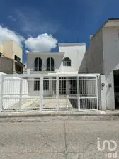 NEX-241712 - Casa en Renta, con 3 recamaras, con 2 baños, con 266 m2 de construcción en Milenio III, CP 76060, Querétaro.