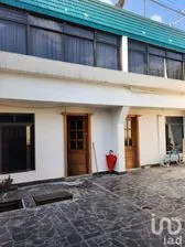 NEX-251184 - Casa en Venta, con 5 recamaras, con 2 baños, con 300 m2 de construcción.