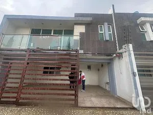 NEX-250147 - Casa en Venta, con 3 recamaras, con 1 baño, con 243 m2 de construcción en Capultitlán Centro, CP 50260, México.