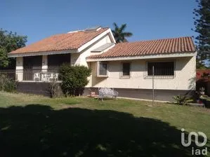 NEX-162758 - Casa en Venta, con 3 recamaras, con 2 baños, con 251 m2 de construcción en Real del Puente, CP 62790, Morelos.