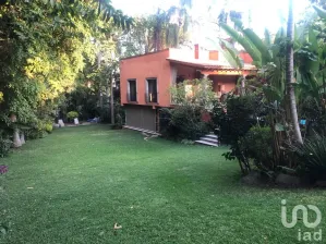 NEX-175639 - Casa en Venta, con 5 recamaras, con 5 baños, con 613 m2 de construcción en Acapatzingo, CP 62493, Morelos.