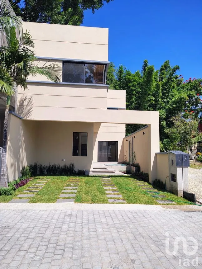 Casa en Venta en Acapatzingo, Cuernavaca, Morelos | NEX-260917 | iad México | Foto 1 de 10