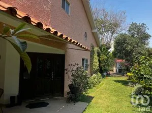 NEX-262554 - Casa en Venta, con 4 recamaras, con 4 baños, con 439 m2 de construcción.