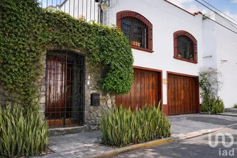 NEX-265600 - Casa en Venta, con 4 recamaras, con 4 baños, con 382 m2 de construcción.