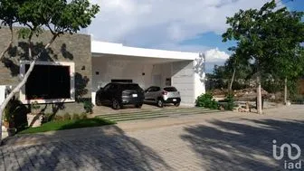 NEX-205543 - Casa en Venta, con 3 recamaras, con 4 baños, con 204 m2 de construcción en Chablekal, CP 97302, Yucatán.