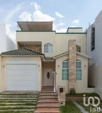 NEX-145273 - Casa en Renta, con 4 recamaras, con 3 baños, con 460 m2 de construcción en Miravalle, CP 78214, San Luis Potosí.