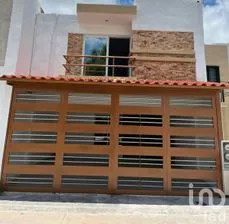 NEX-253712 - Casa en Renta, con 3 recamaras, con 2 baños, con 210 m2 de construcción.
