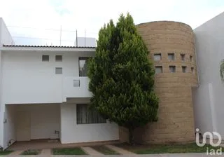 NEX-257880 - Casa en Renta, con 3 recamaras, con 2 baños, con 320 m2 de construcción en Miravalle, CP 78214, San Luis Potosí.