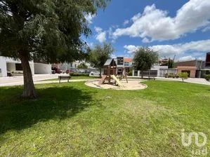 NEX-287651 - Casa en Renta, con 3 recamaras, con 2 baños, con 210 m2 de construcción en Los Lagos, CP 78397, San Luis Potosí.
