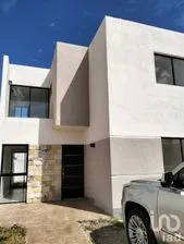 NEX-185952 - Casa en Venta, con 3 recamaras, con 2 baños, con 104 m2 de construcción.