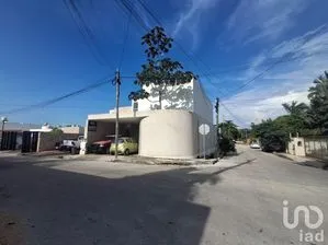 NEX-240464 - Casa en Venta, con 3 recamaras, con 3 baños, con 252 m2 de construcción.