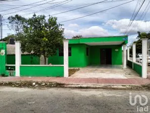 NEX-78060 - Casa en Venta, con 3 recamaras, con 4 baños, con 310 m2 de construcción.