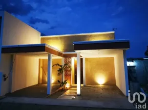 NEX-170999 - Casa en Venta, con 3 recamaras, con 3 baños, con 199 m2 de construcción en Cholul, CP 97305, Yucatán.