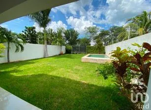 NEX-255634 - Casa en Venta, con 3 recamaras, con 4 baños, con 222 m2 de construcción.