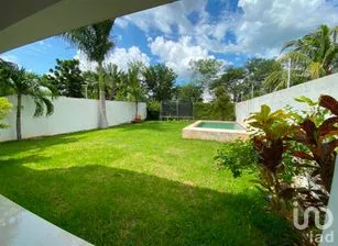 NEX-255634 - Casa en Venta, con 3 recamaras, con 4 baños, con 222 m2 de construcción.