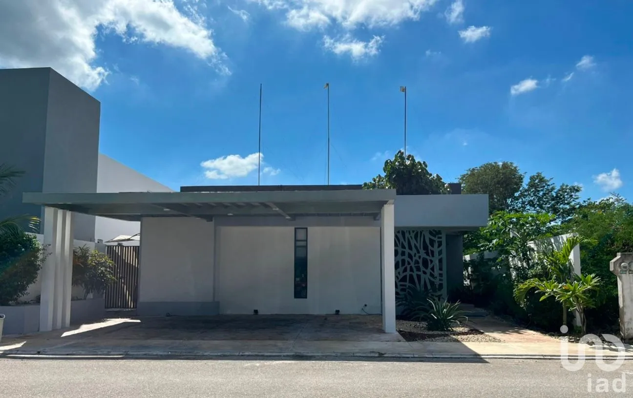 Casa en Venta en Jardines de Rejoyada, Mérida, Yucatán | NEX-285432 | iad México | Foto 1 de 25