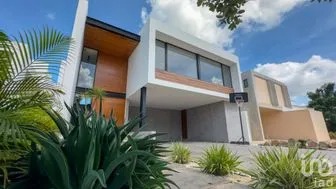 NEX-286533 - Casa en Venta, con 3 recamaras, con 3 baños, con 320 m2 de construcción.