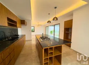 NEX-287732 - Casa en Venta, con 4 recamaras, con 5 baños, con 298 m2 de construcción en México Norte, CP 97128, Yucatán.